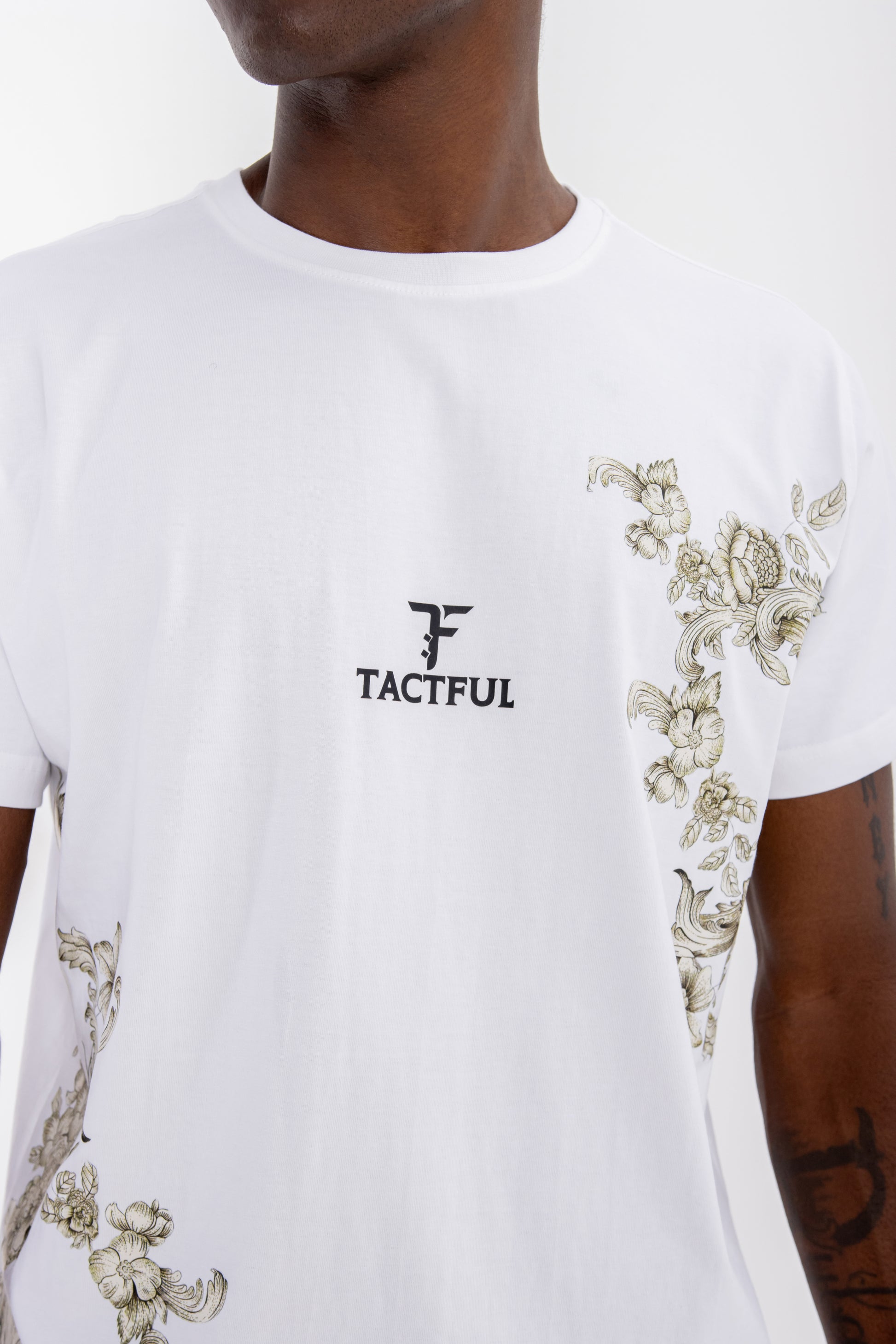 WHITE FLORAL REGULAR T- SHIRT