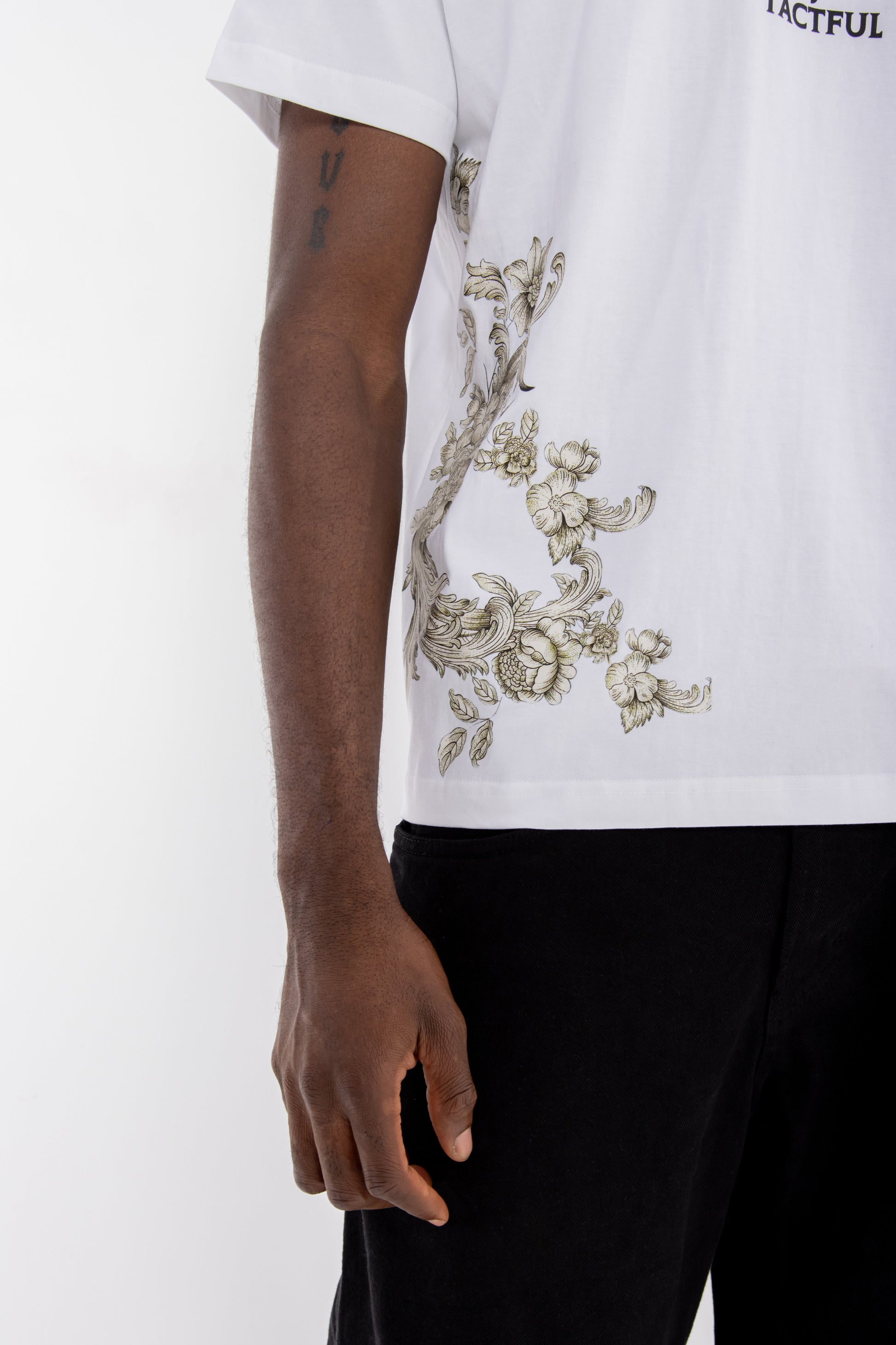 WHITE FLORAL REGULAR T- SHIRT